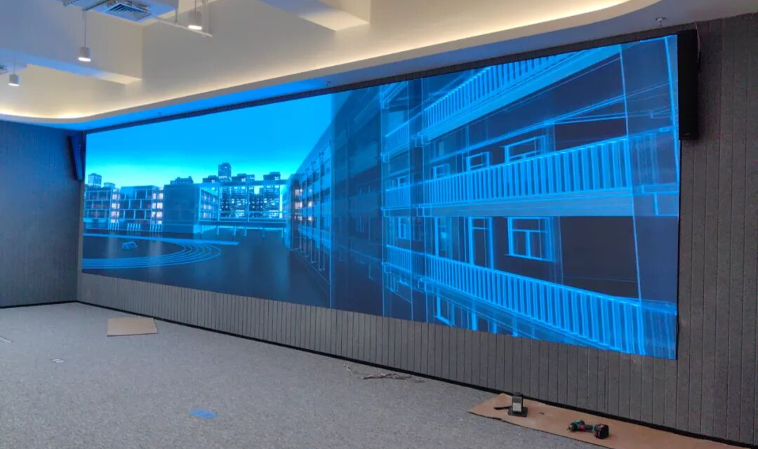 AI赋能LED显示：从“被动显示”到“智能交互”的技术革命