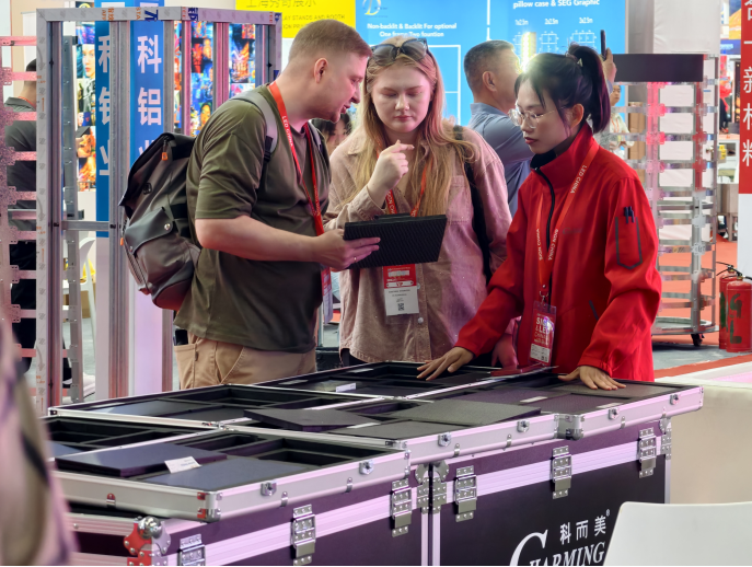 展会采访 | 科而美 成就美：解锁显示新体验，技术实力圈粉无数