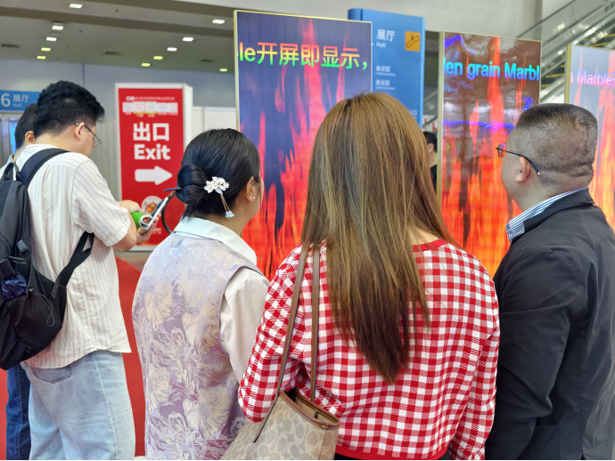 展会采访 | 微米科技：科技与美学融合，纹理屏成展会爆款