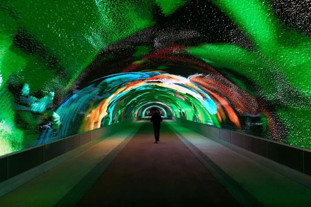 以光为墨，以屏为布：意大利数字艺术长廊沉浸式光影奇境