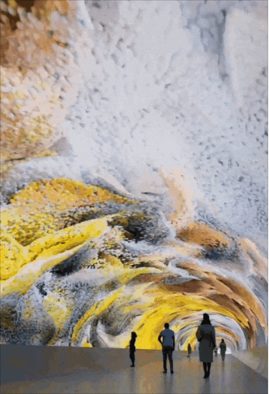 以光为墨，以屏为布：意大利数字艺术长廊沉浸式光影奇境