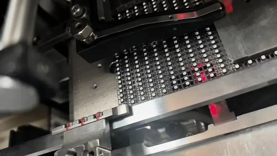 COB 未吞 SMD，COG 入局？LED 小间距技术路线之争，哪条是2026年新宠？