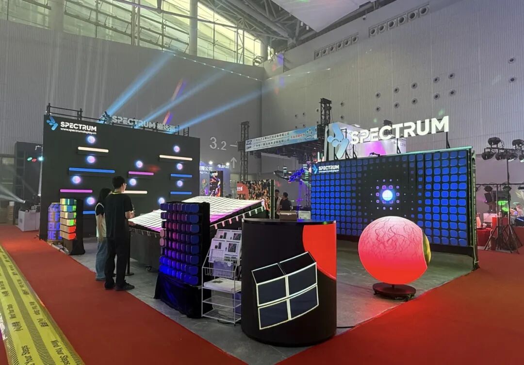 2026 采购伸缩机械屏如何防坑？建达强用“快装”与“超薄”双线破局