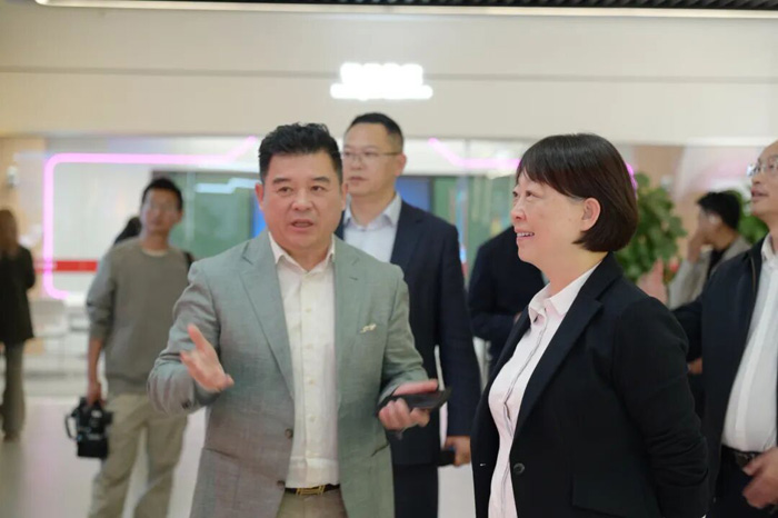 丽江市委书记浦虹率团到访利亚德励丰文旅集团，擘画“科技+文旅”合作蓝图