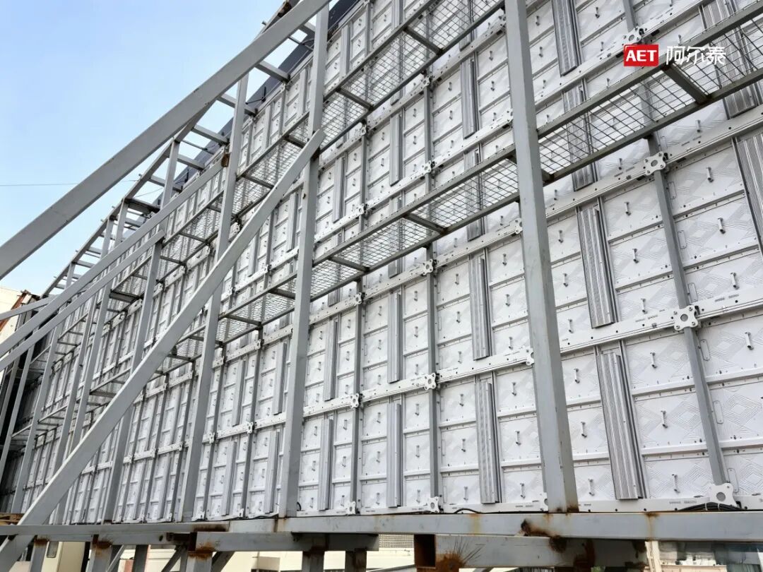 600㎡四屏矩阵！AET阿尔泰追光Pro系列点亮科威特核心商圈