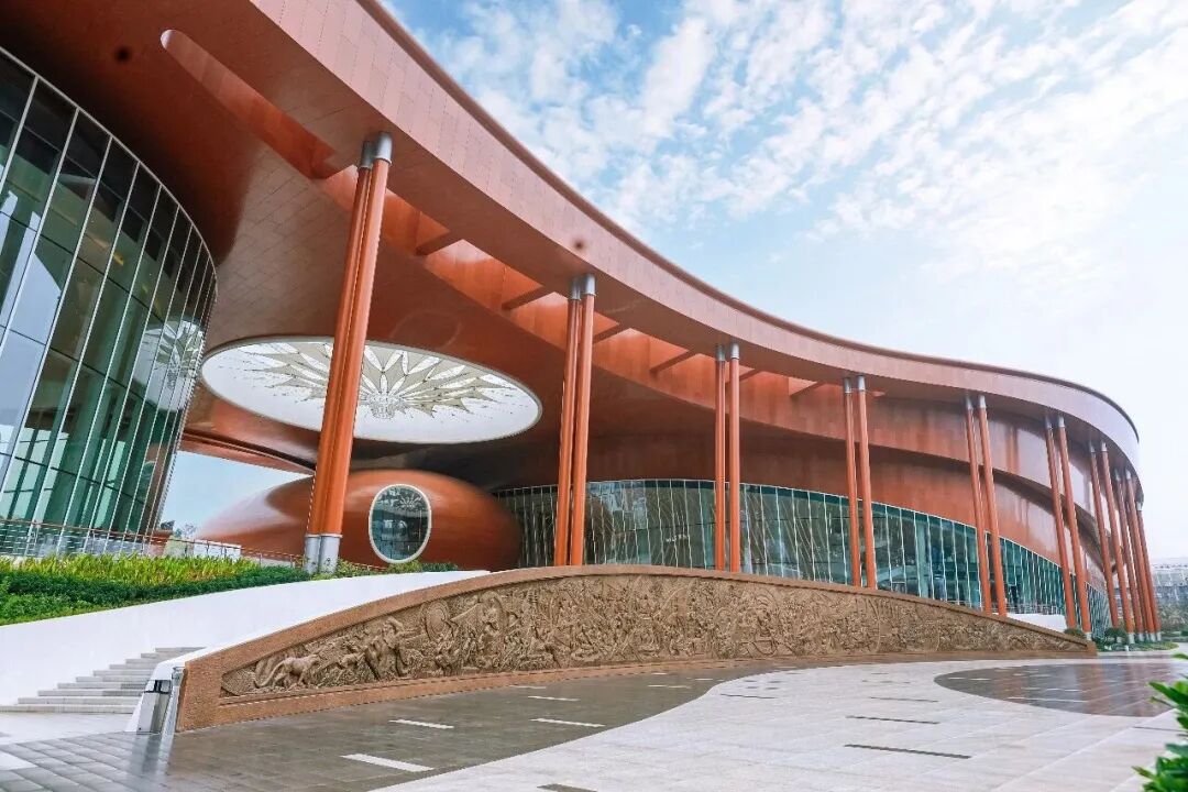 标杆案例｜龙岗国际艺术中心亮相，利亚德励丰文化赋能大湾区文化建设