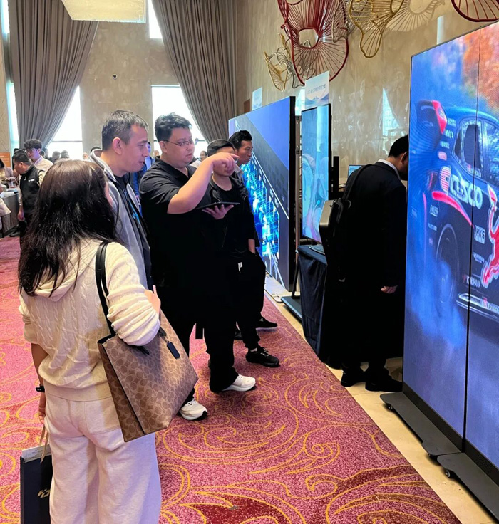 灰度科技 2026 春季发布会在沪举办——显示效果跨越式升级，“小灰云星空”赋能商显新未来