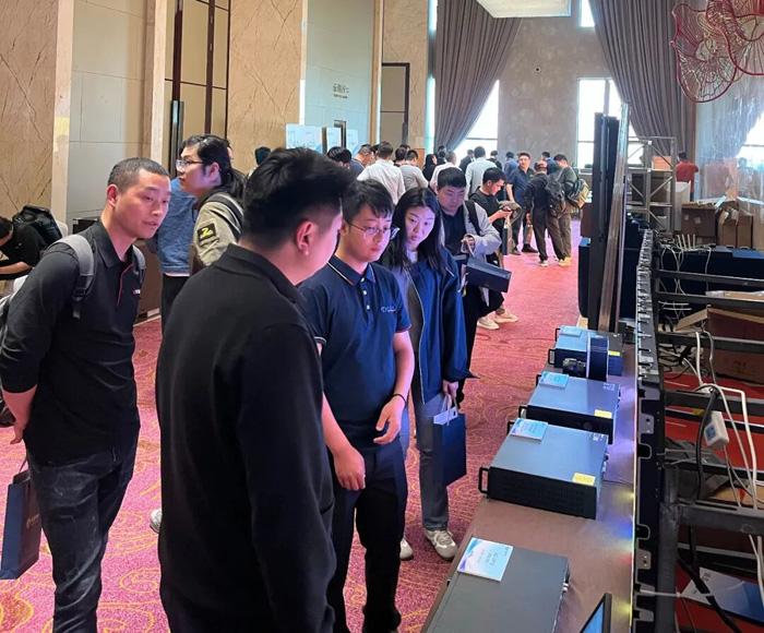 灰度科技 2026 春季发布会在沪举办——显示效果跨越式升级，“小灰云星空”赋能商显新未来