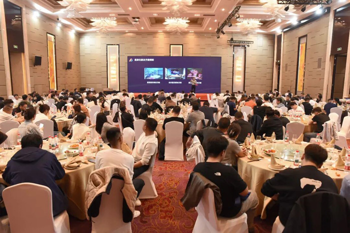 灰度科技 2026 春季发布会在沪举办——显示效果跨越式升级，“小灰云星空”赋能商显新未来