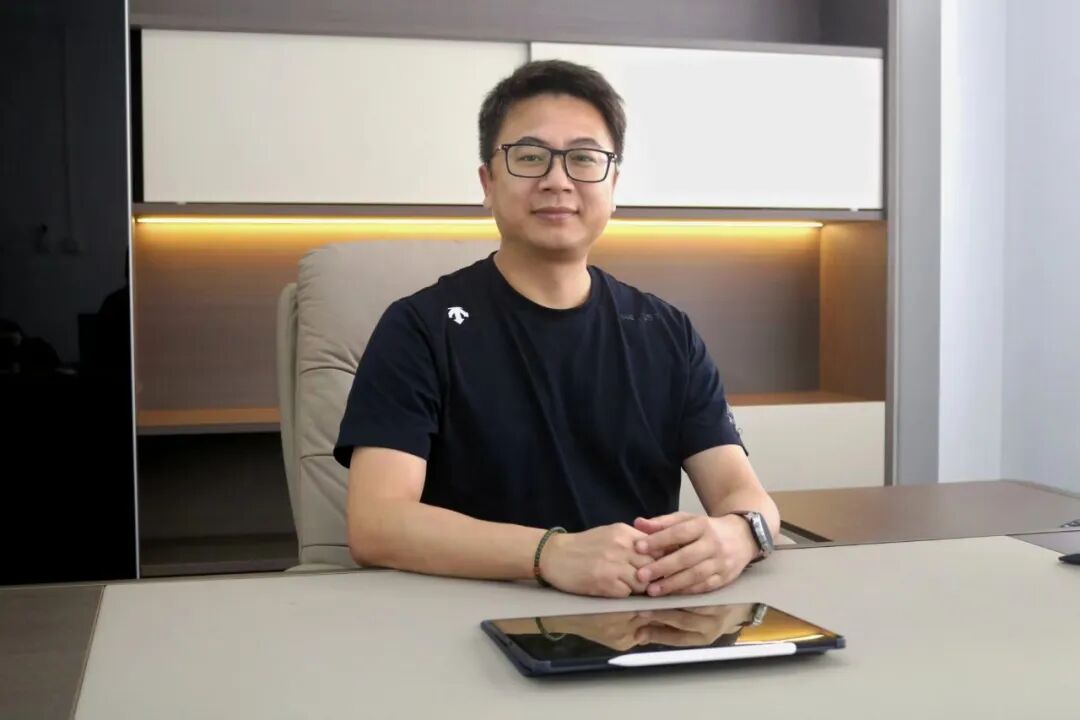 雷翼光电：以材料创新重构LED显示，柔性薄膜屏演绎空间美学