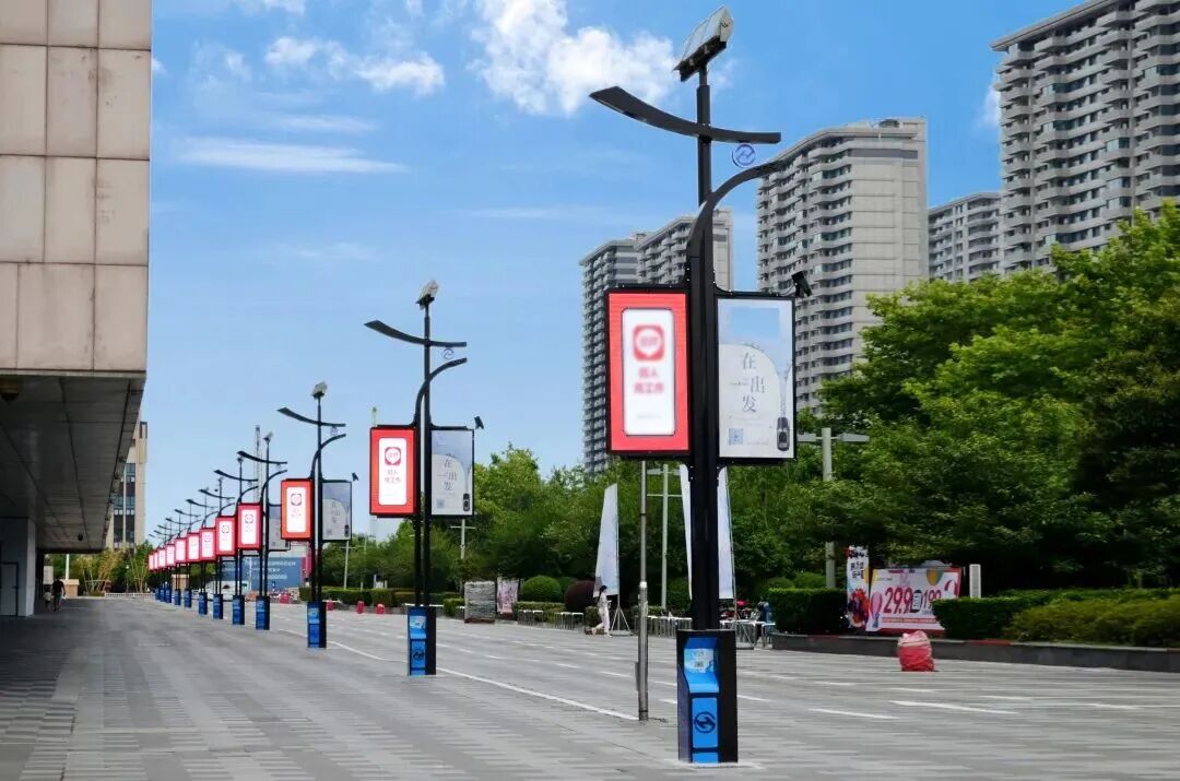 智慧城市建设新引擎——灯杆屏如何重塑城市空间体验