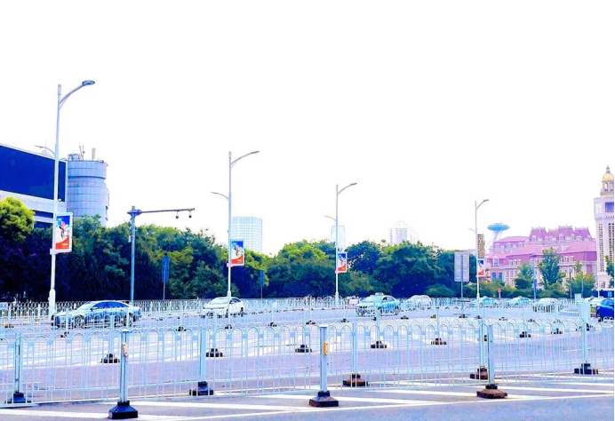 智慧城市建设新引擎——灯杆屏如何重塑城市空间体验