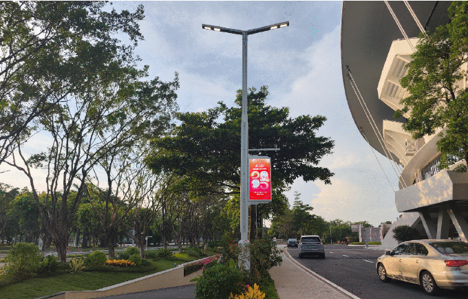 智慧城市建设新引擎——灯杆屏如何重塑城市空间体验