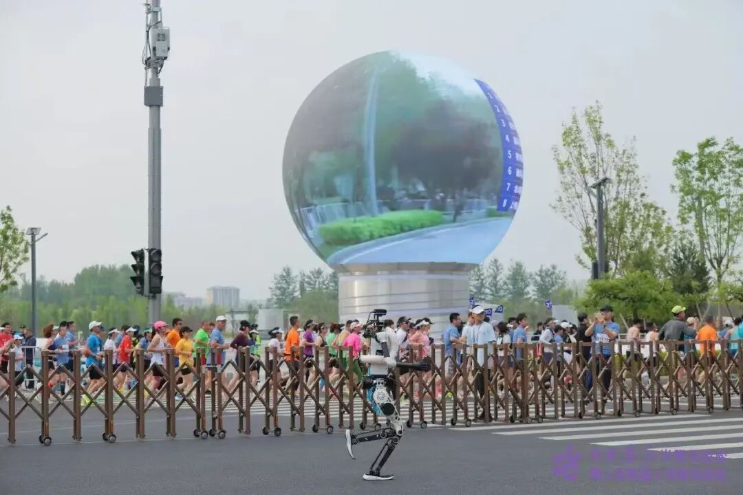 利亚德连续四年赋能北京亦庄半马！科技护航“人机共跑”启新程