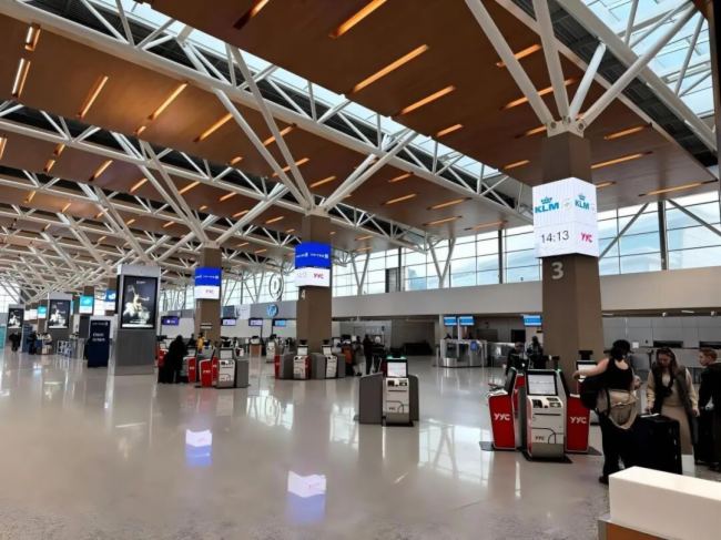 千万人潮，一屏尽览：联建光电助力卡尔加里国际机场交通枢纽新体验