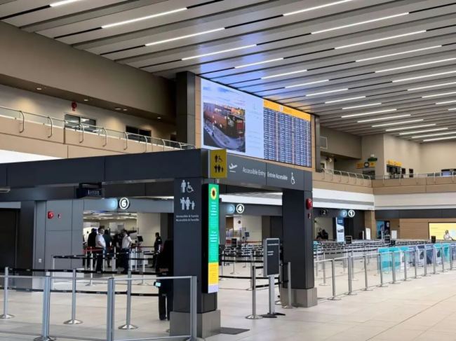 千万人潮，一屏尽览：联建光电助力卡尔加里国际机场交通枢纽新体验