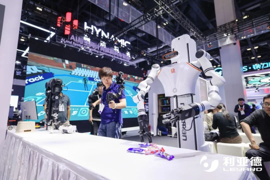  利亚德的新棋局：为具身智能铺就“数据阶梯”