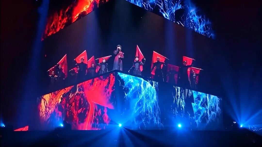 胡彦斌深圳演唱会舞台应用案例折叠LED屏 × 升降舞台