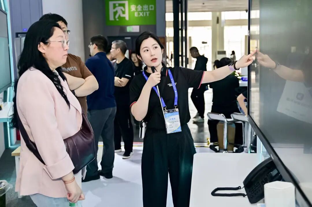 智领变革，无界教育：海信商用显示亮相第87届中国教育装备展示会