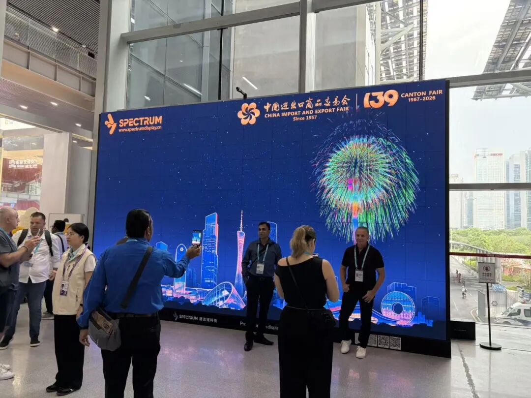 【***报道】获广东卫视重磅聚焦！揭秘建达强广交会 6x3.5m 户外伸缩机械屏黑科技