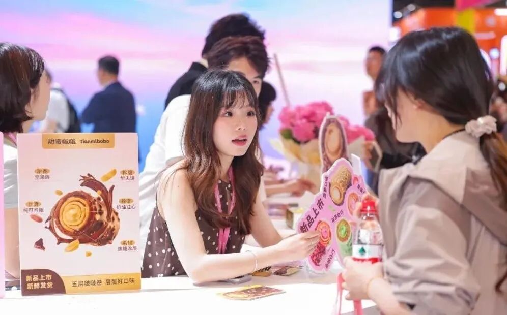 标杆案例 | 利亚德&甜蜜啵啵打造多巴胺快乐能量研究所,斩获西雅展流量C位 标杆案例 | 利亚德&甜蜜啵啵打造多巴胺快乐能量研究所,斩获西雅展流量C位